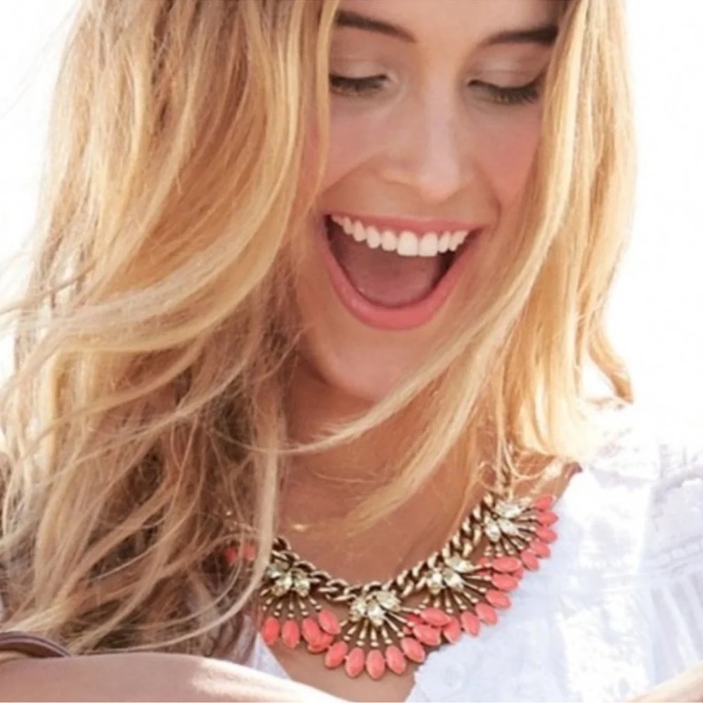 Stella & Dot Coral Cay Necklace - Picture 4 of 10